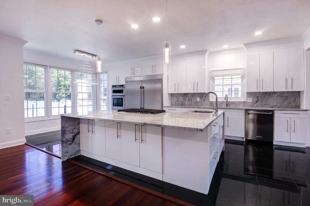 1628 Great Falls Street - Photo 15