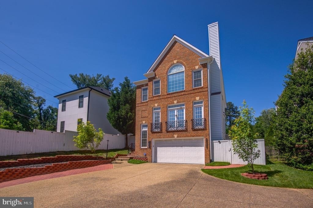 1628 Great Falls Street - Photo 0