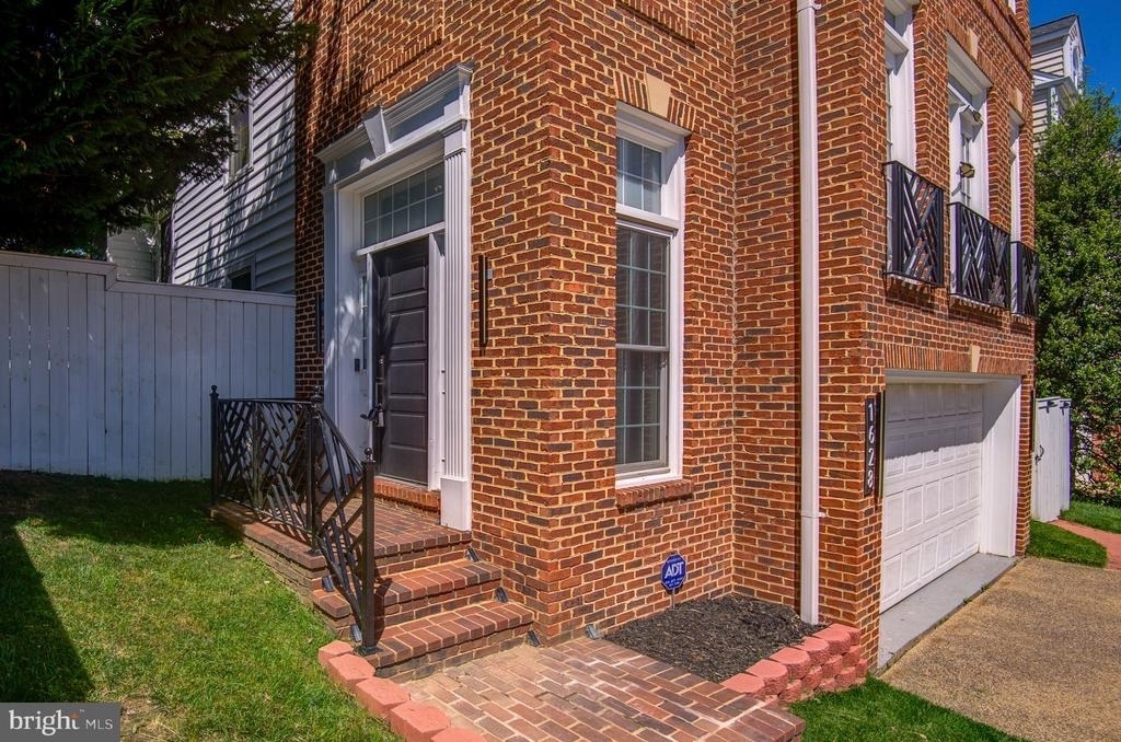 1628 Great Falls Street - Photo 2