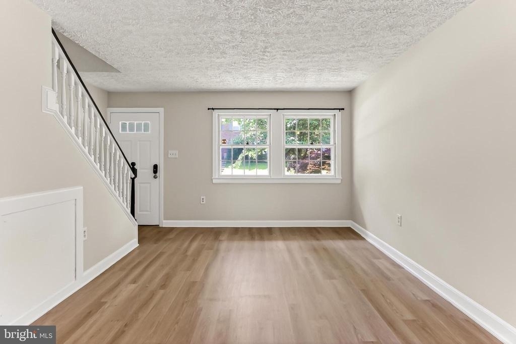 104 W Annandale Road - Photo 4
