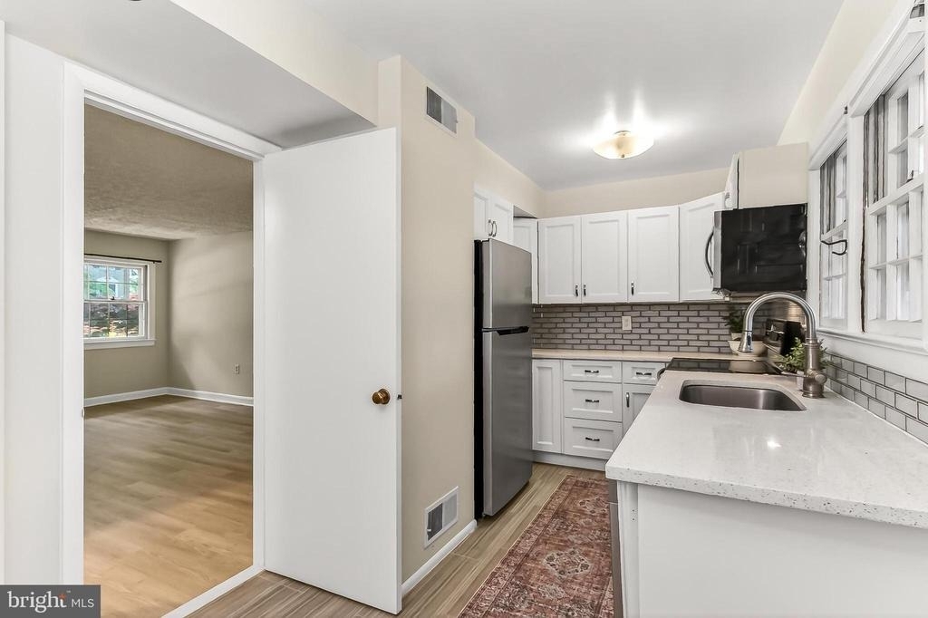104 W Annandale Road - Photo 7