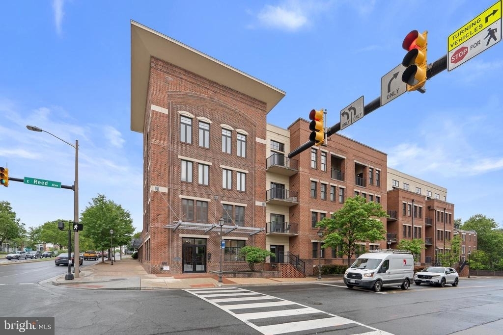 181 E Reed Avenue - Photo 1