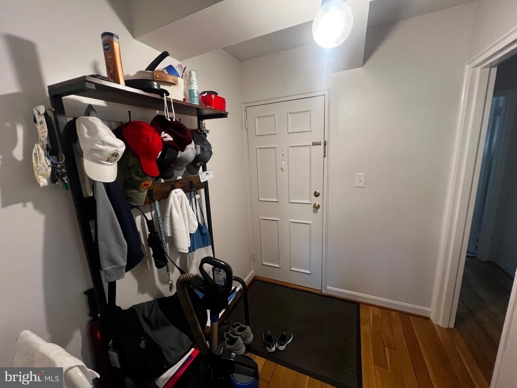 222 N George Mason Drive - Photo 4