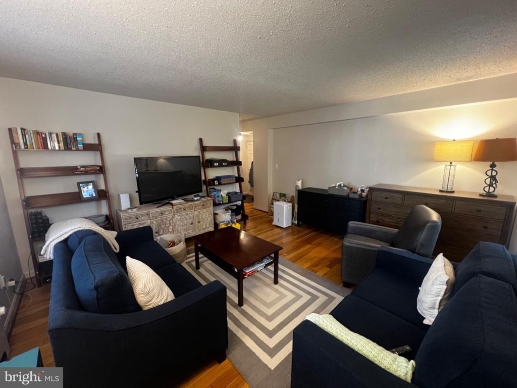 222 N George Mason Drive - Photo 0