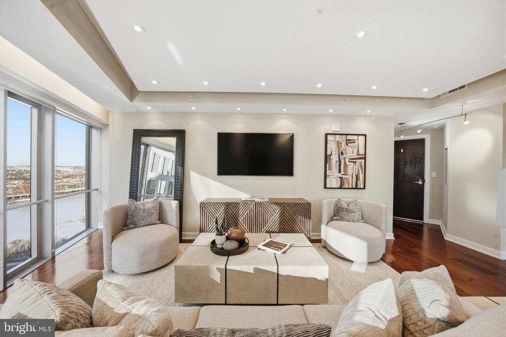 1111 19th Street N - Photo 7