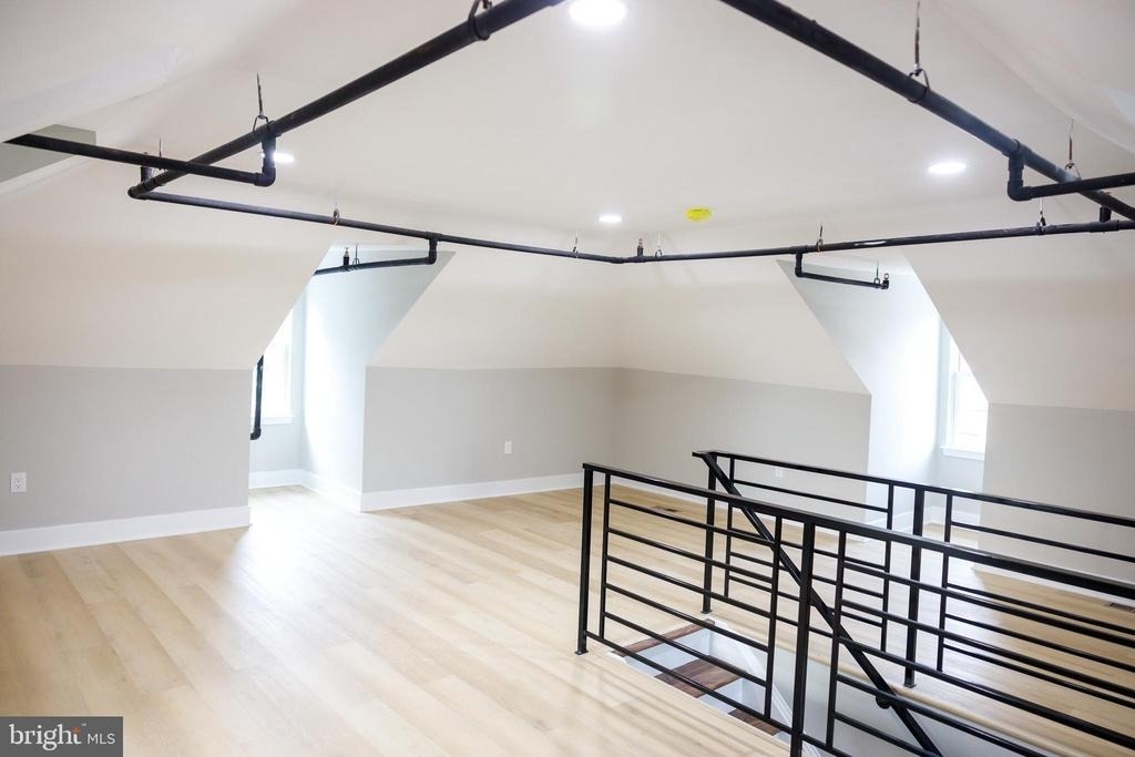 1201 Lindley Avenue - Photo 3