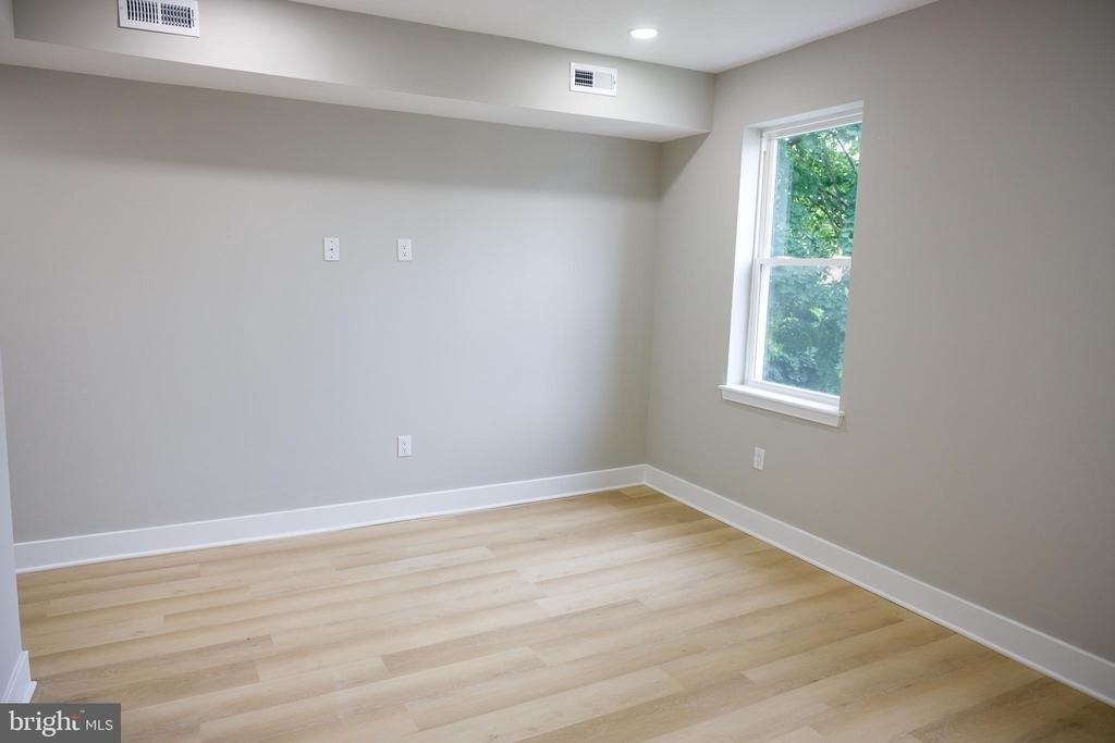 1201 Lindley Avenue - Photo 10