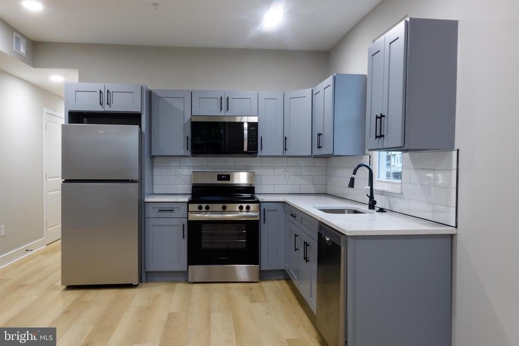1201 Lindley Avenue - Photo 7