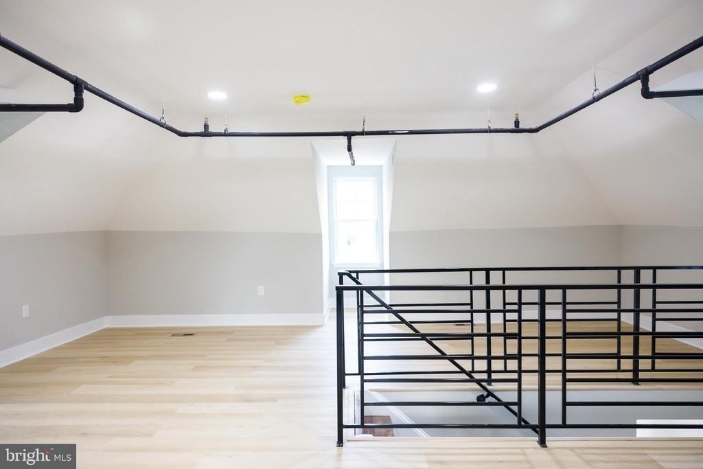 1201 Lindley Avenue - Photo 4