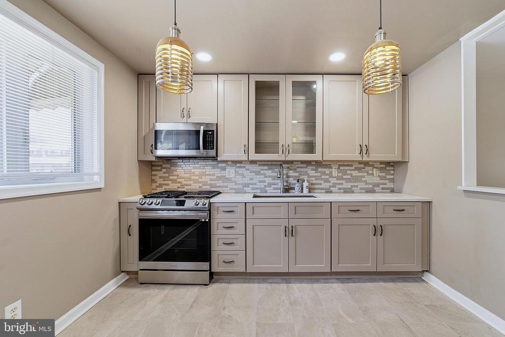 1135 W Thompson Street - Photo 6