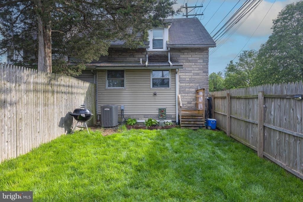 957 W 6th Street - Photo 3