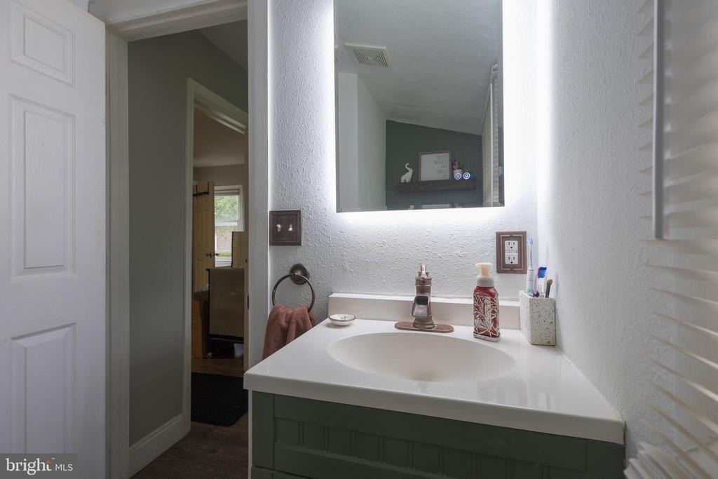 957 W 6th Street - Photo 14