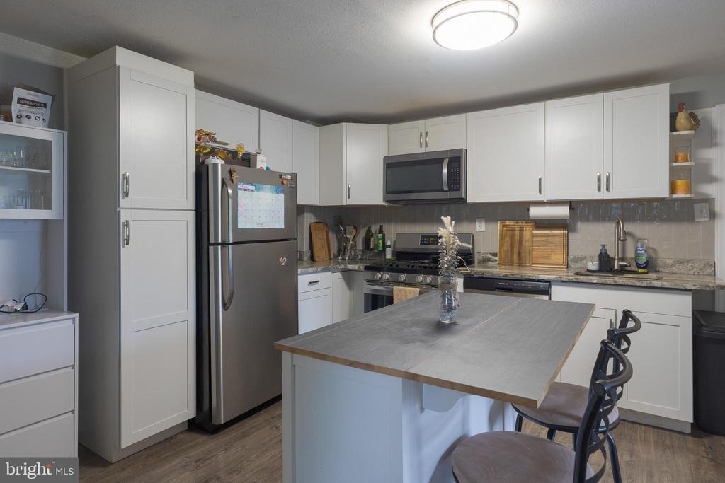 957 W 6th Street - Photo 8