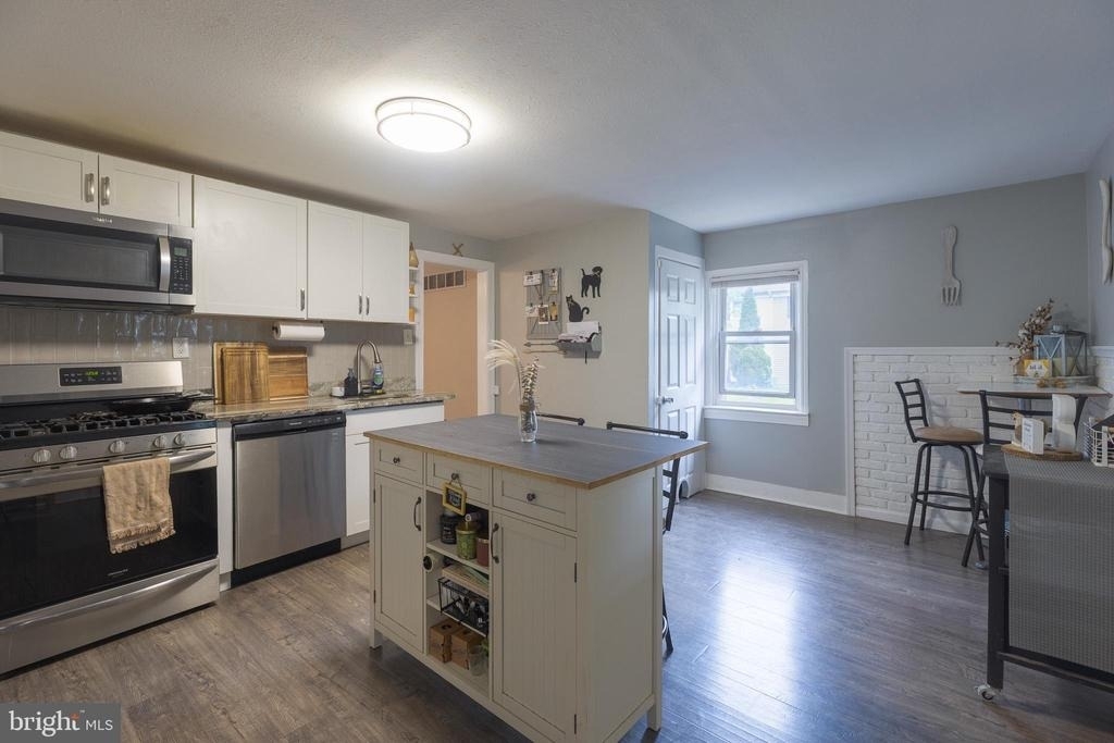 957 W 6th Street - Photo 9