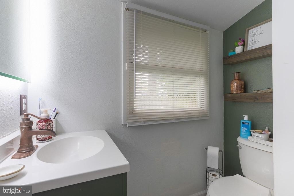957 W 6th Street - Photo 13