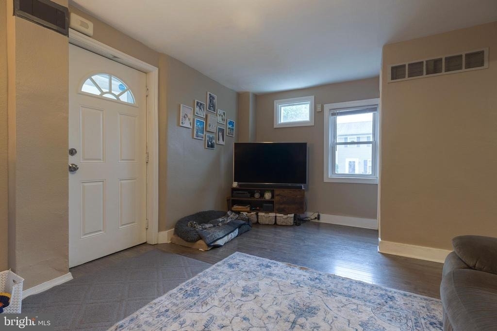 957 W 6th Street - Photo 7