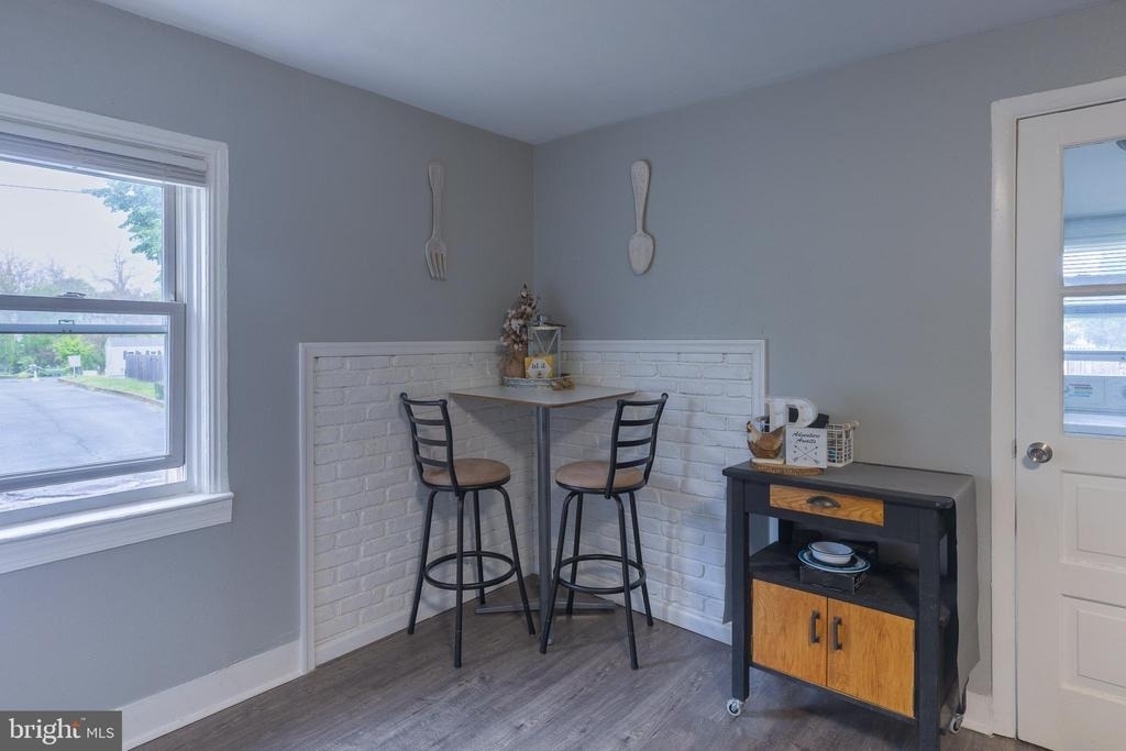 957 W 6th Street - Photo 11