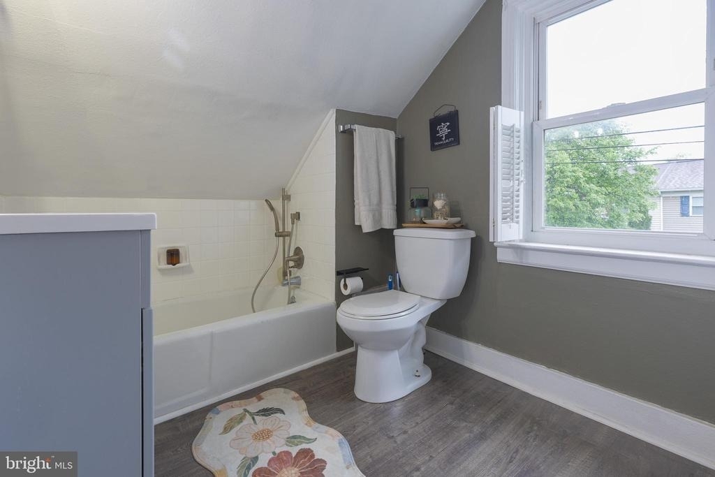 957 W 6th Street - Photo 18