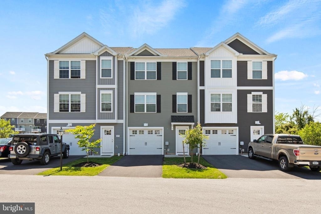 2802 Pinewood Ln - Photo 0
