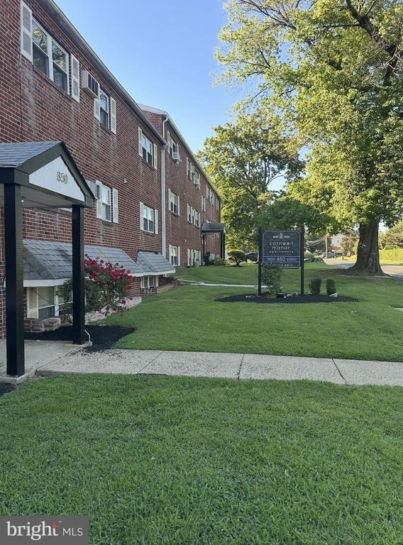 850 Station Avenue - Photo 0