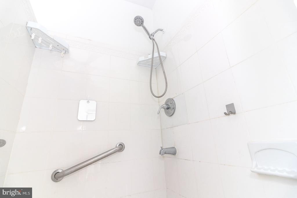 635 Chambers Street - Photo 10
