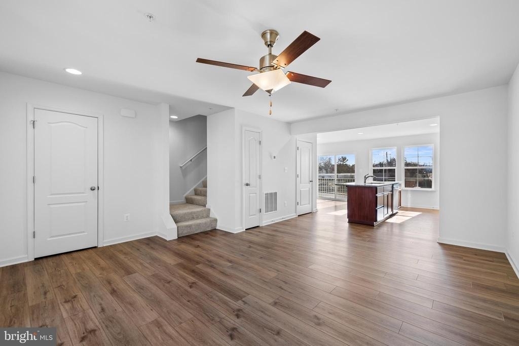 464 Peleton Street - Photo 3