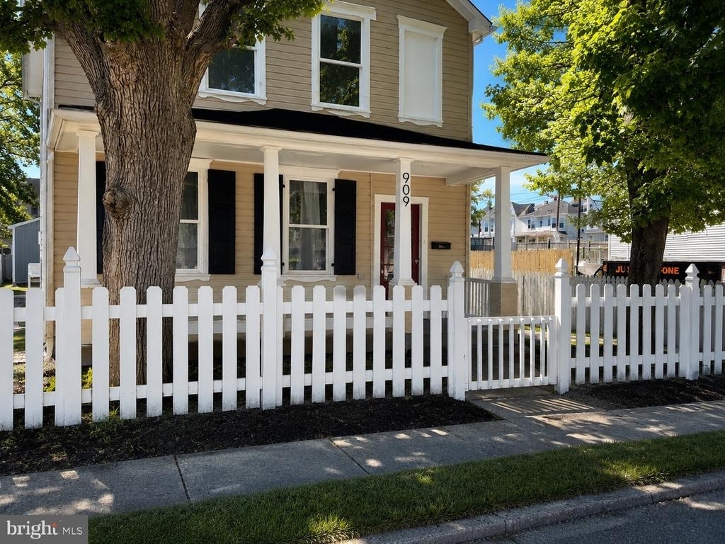 909 Corbett Street - Photo 2