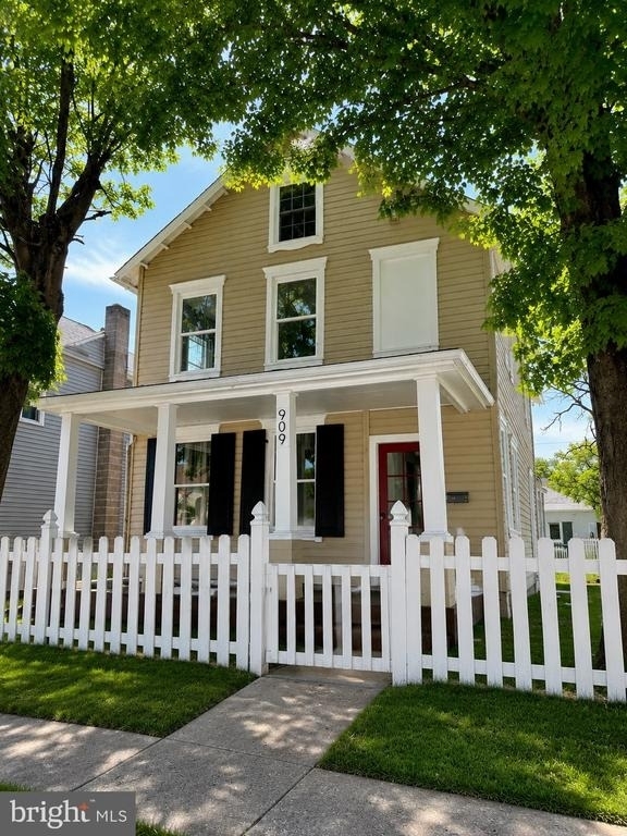 909 Corbett Street - Photo 0