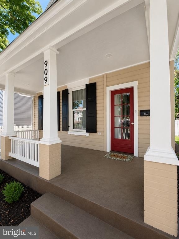 909 Corbett Street - Photo 3