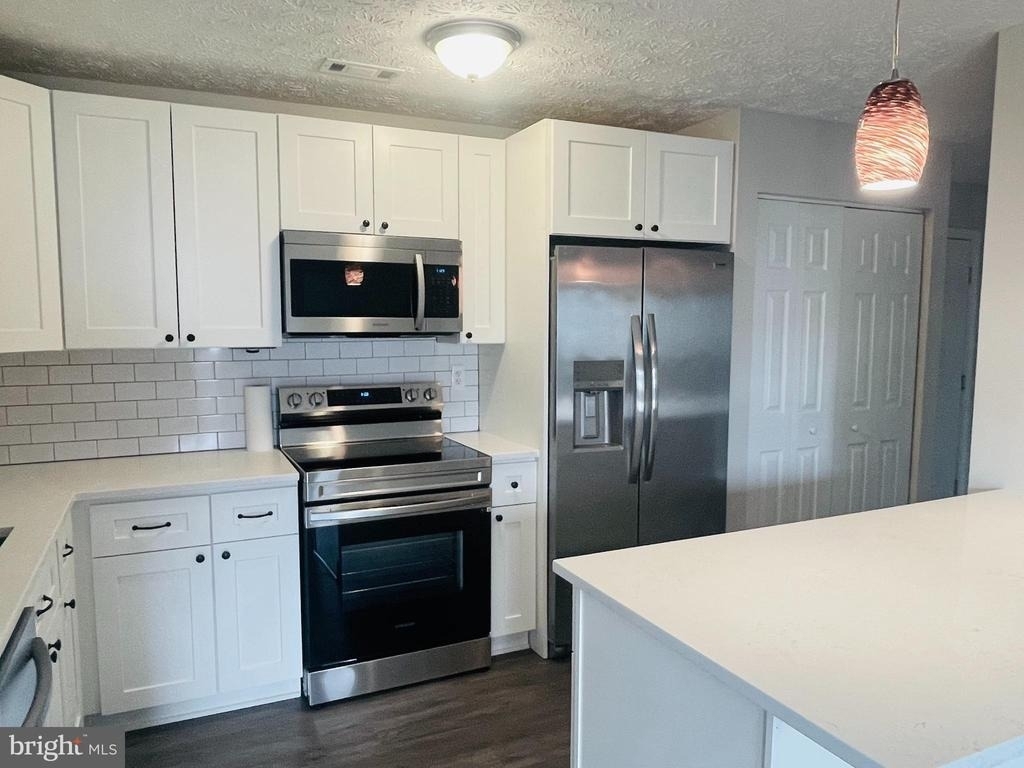 2137 Wainwright Court - Photo 17