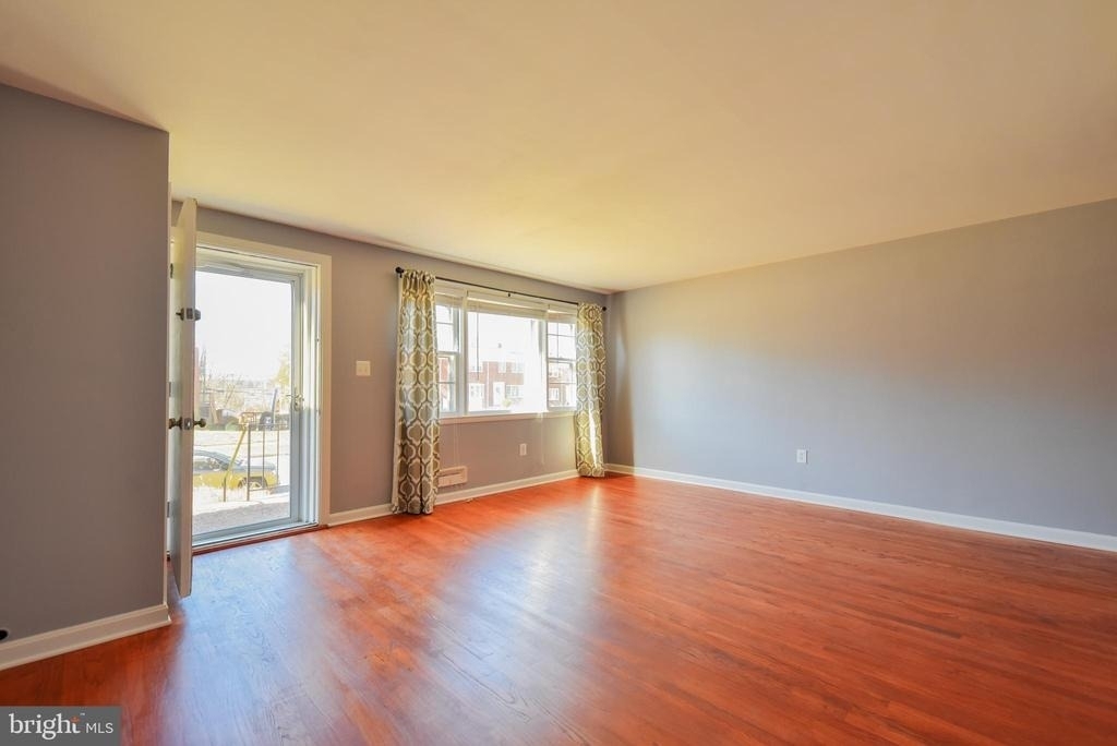 1130 Linden Avenue - Photo 2