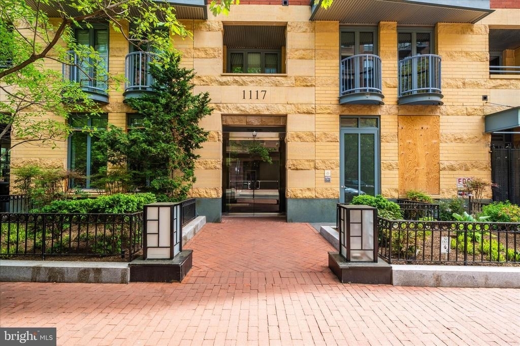 1117 10th Street Nw - Photo 1