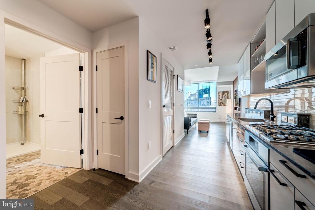 70 N Street Se - Photo 2