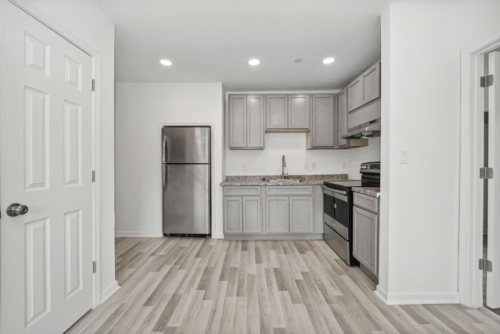 1642 16th Street Se - Photo 7