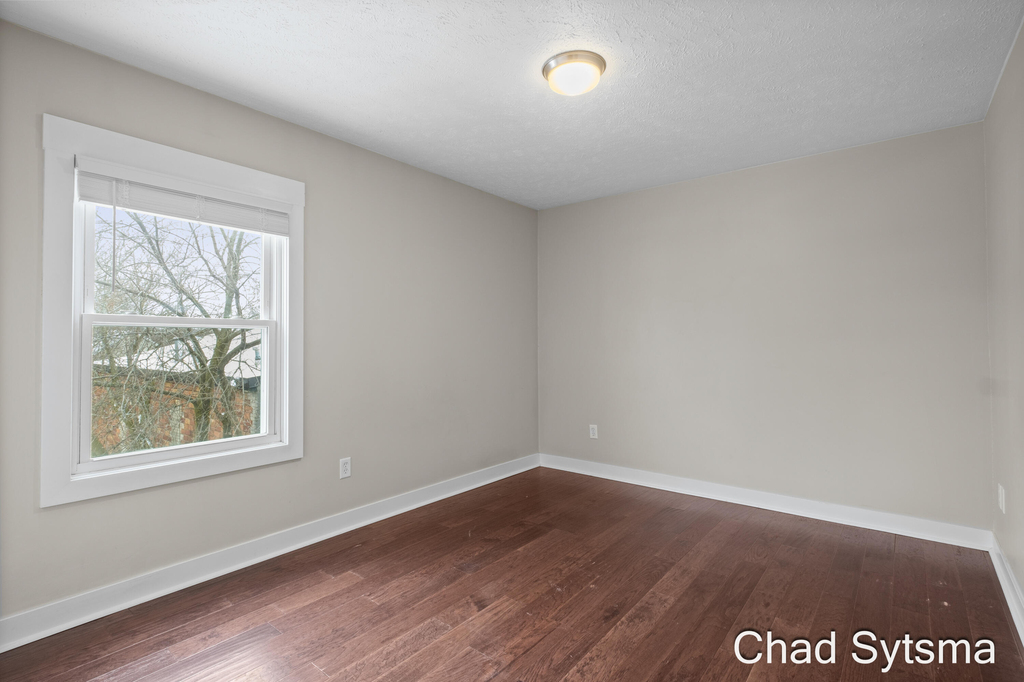 930 Wealthy Street Se - Photo 9