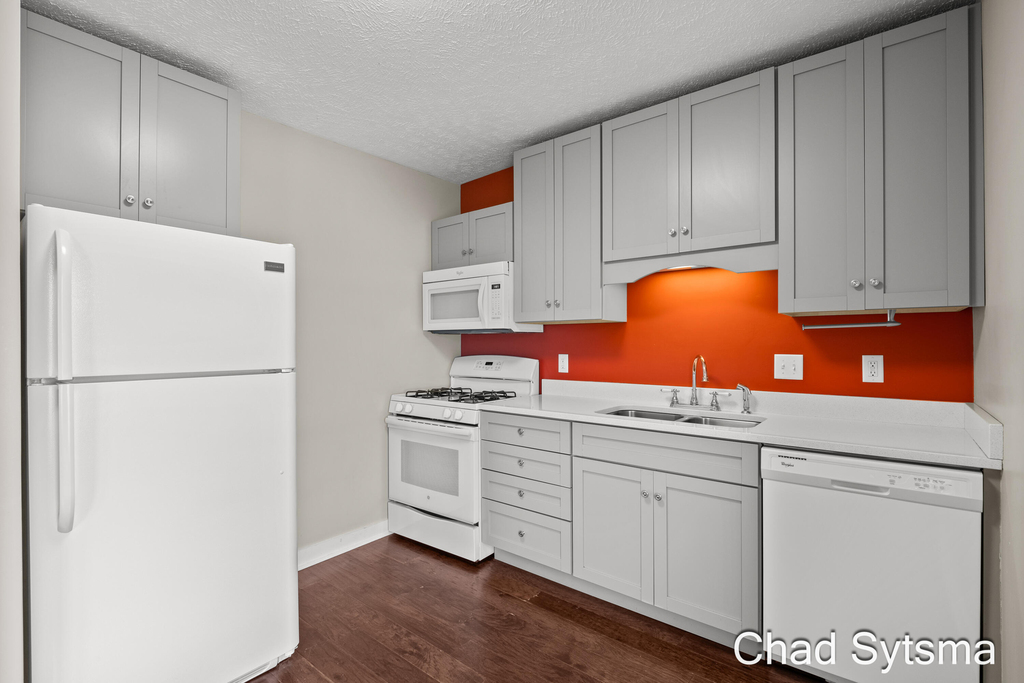 930 Wealthy Street Se - Photo 4