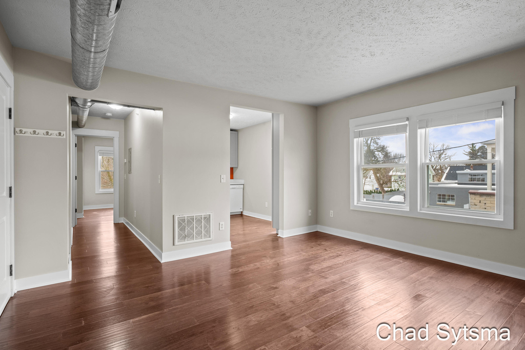 930 Wealthy Street Se - Photo 2