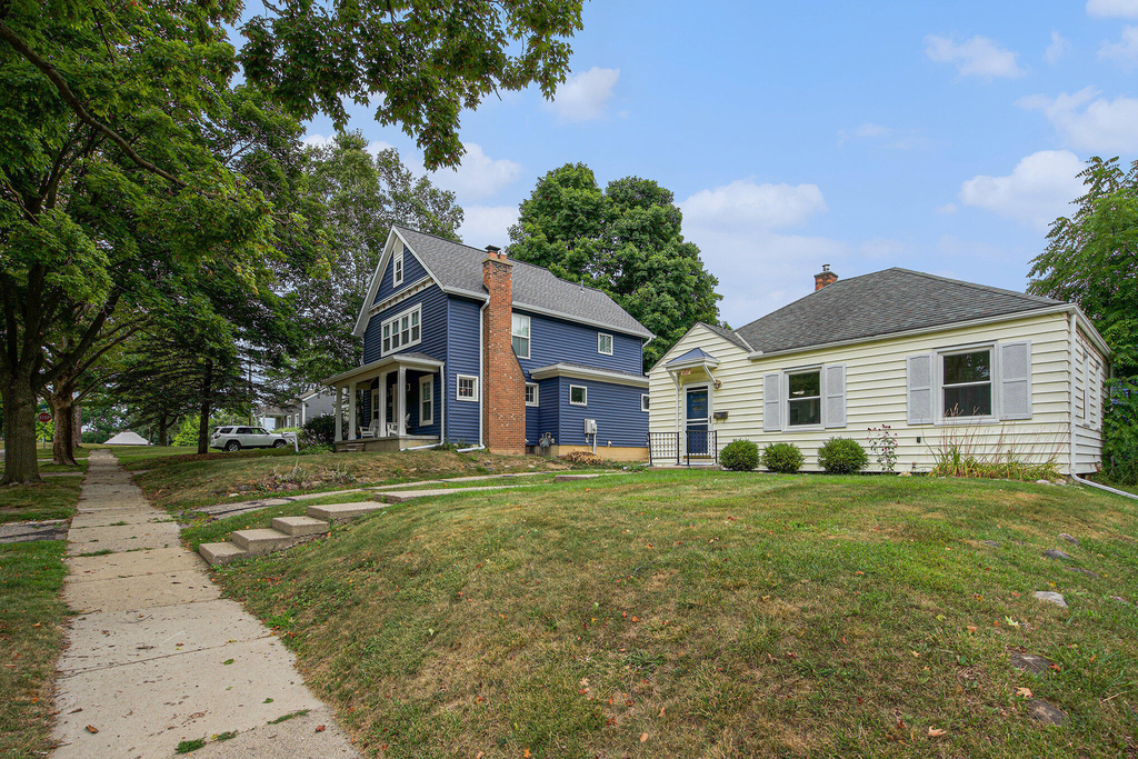 1207 Prescott Avenue - Photo 2