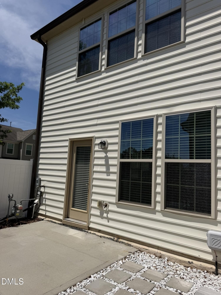 221 Irving Way - Photo 18