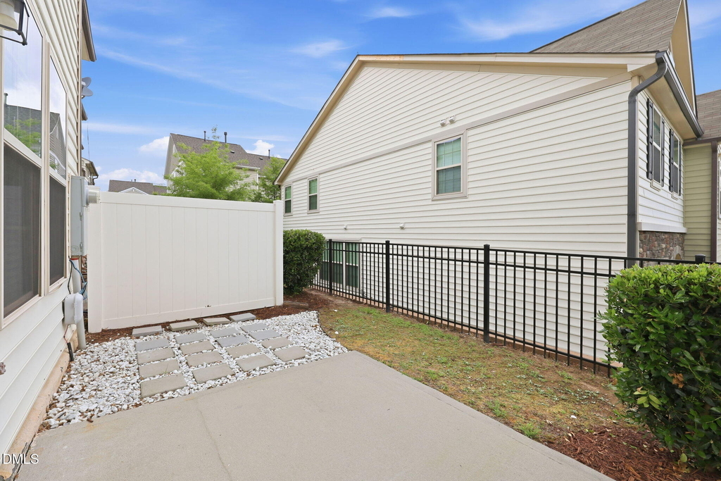 221 Irving Way - Photo 26