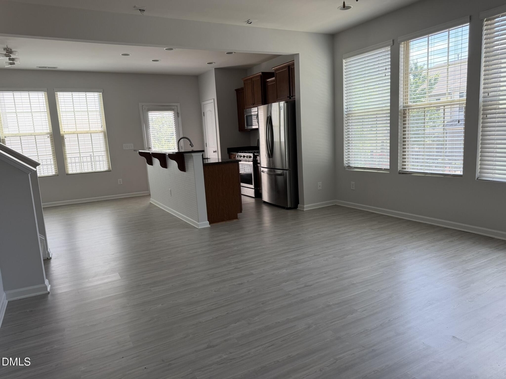 221 Irving Way - Photo 15
