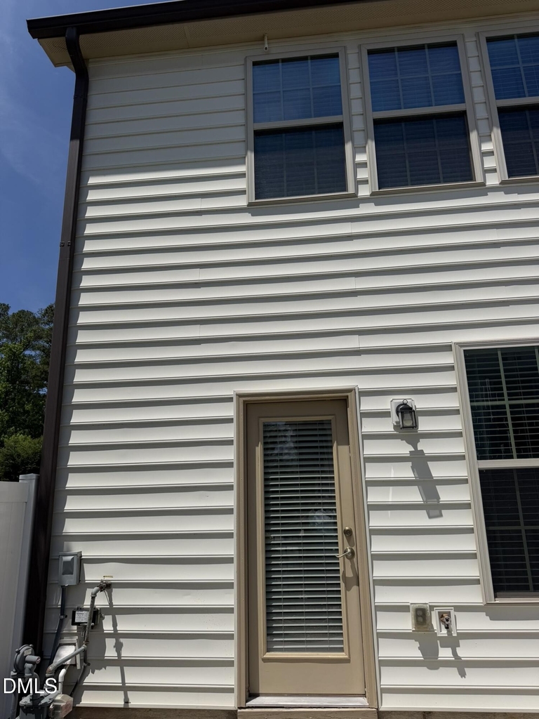221 Irving Way - Photo 16