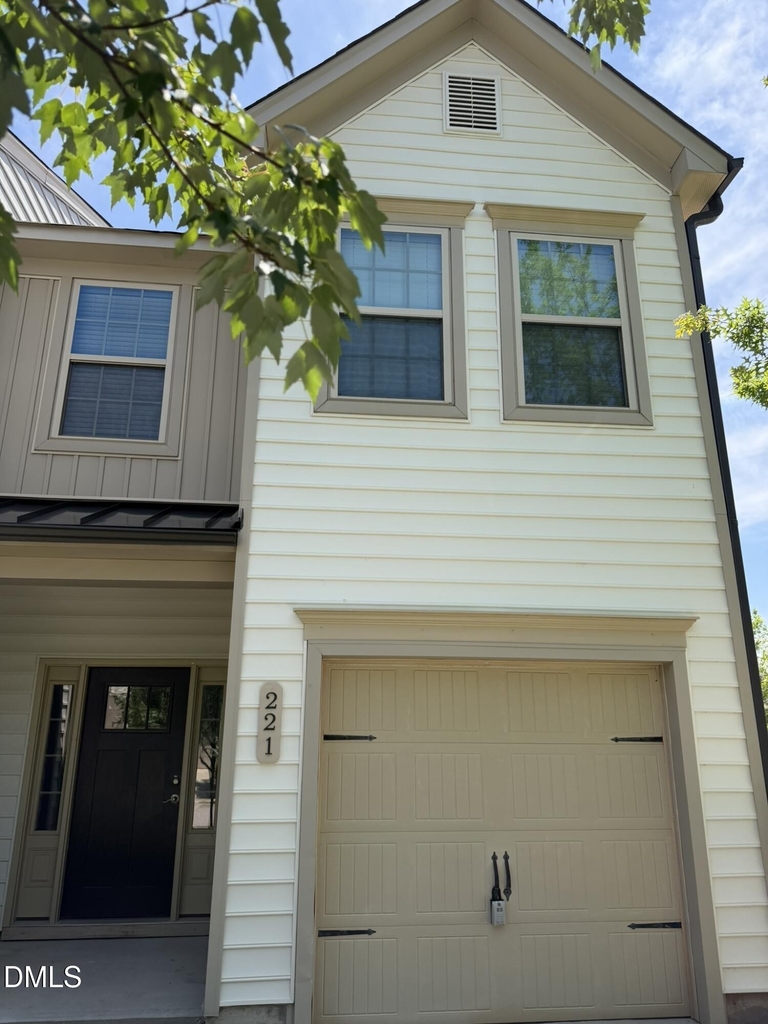 221 Irving Way - Photo 0