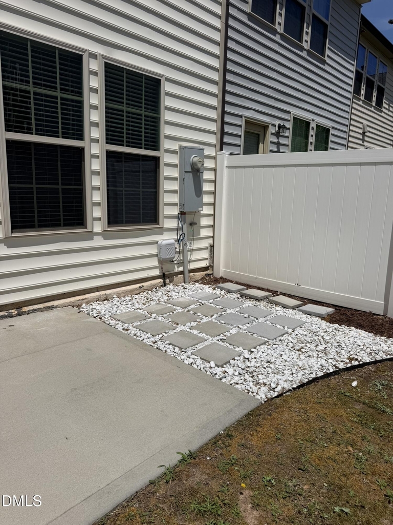 221 Irving Way - Photo 17