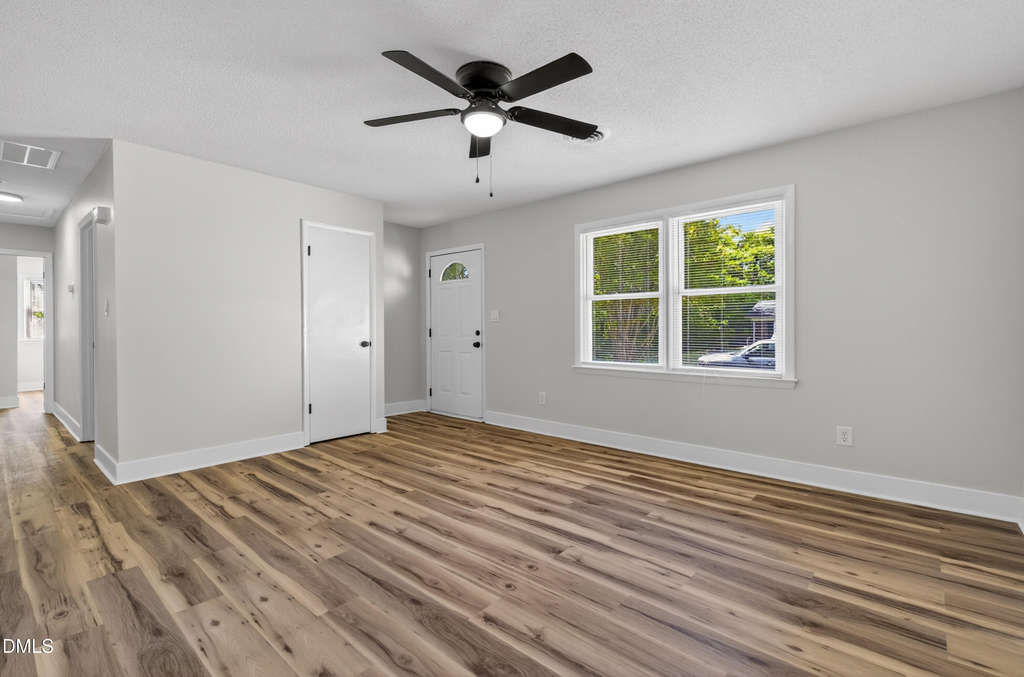 137 Grange Street - Photo 5
