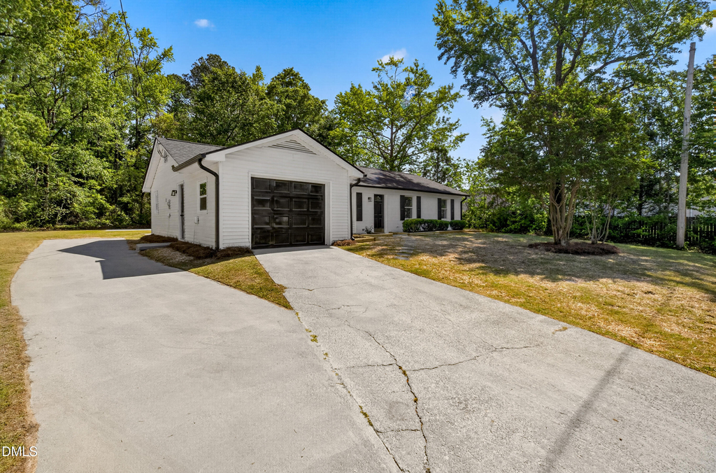 137 Grange Street - Photo 2