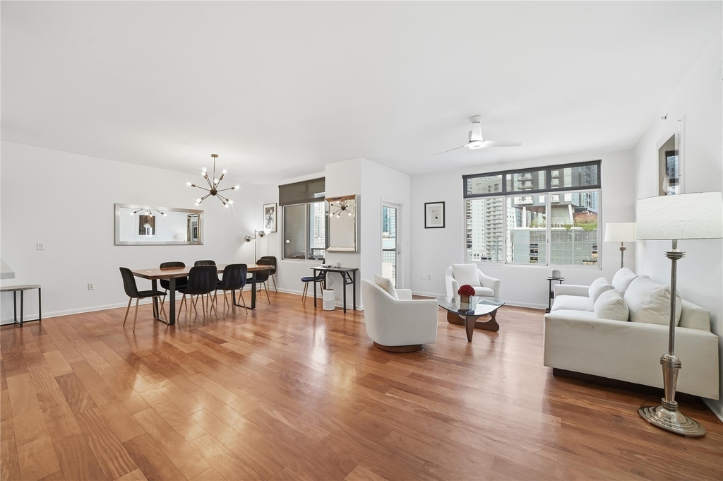 54 Rainey St - Photo 5