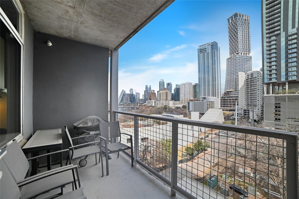 54 Rainey St - Photo 0