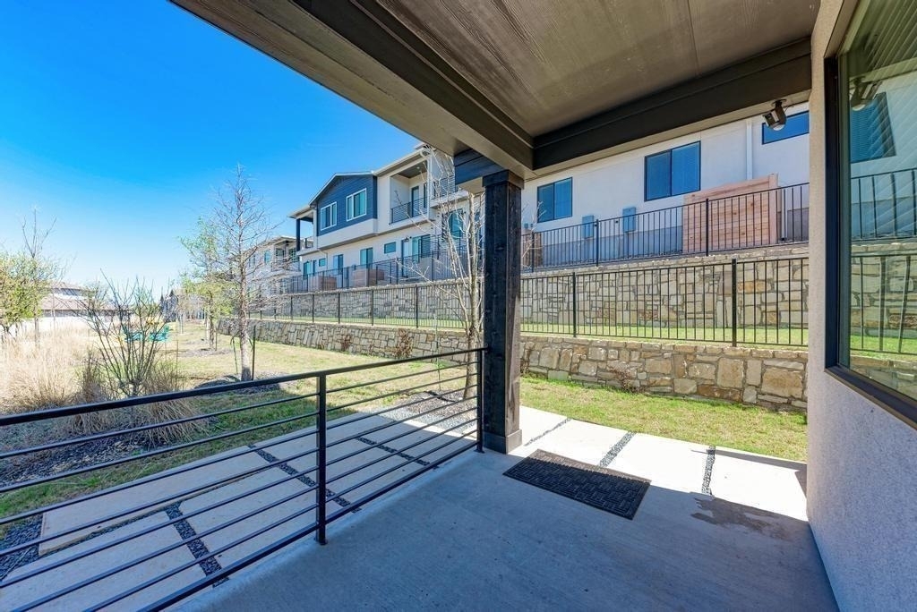 2050 Lohmans Spur Rd - Photo 2