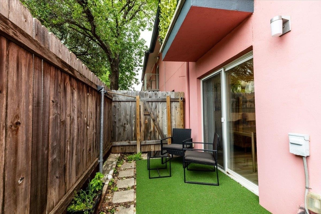 1422 Collier St - Photo 8